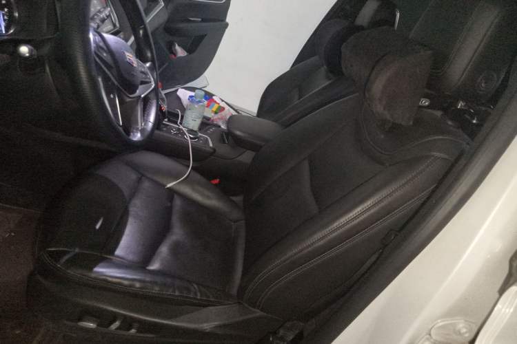 Used Cadillac XT5 2020 28T Luxury Version Left Front Seat