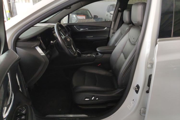 Used Cadillac XT5 2020 28T Luxury Version Left Front Seat