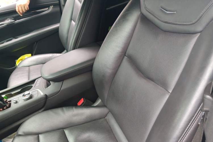Used Cadillac XT5 2020 Revised Version 28T Luxury Edition Left Front Seat