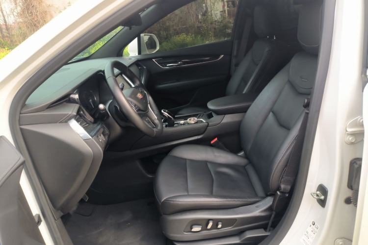 Used Cadillac XT5 2020 28T Luxury Version Left Front Seat
