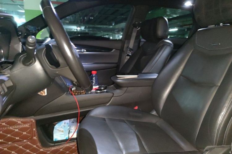 Used Cadillac XT5 2020 28T Luxury Version Left Front Seat