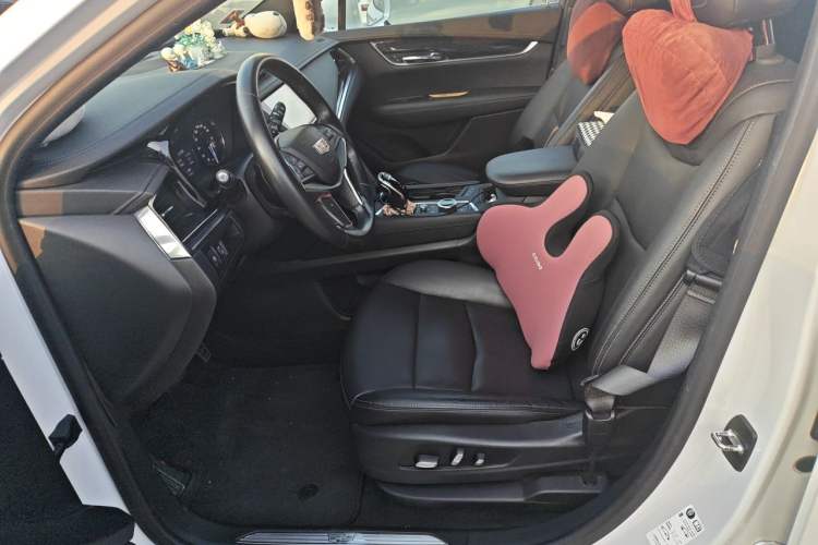 Used Cadillac XT5 2020 28T Luxury Version Left Front Seat