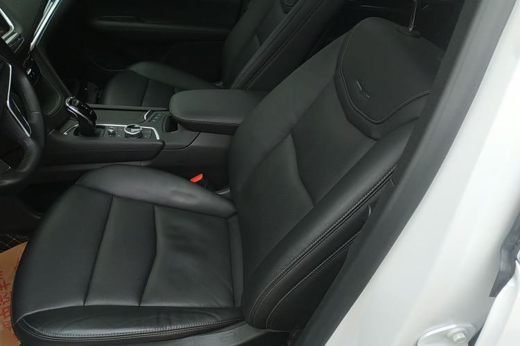 Used Cadillac XT5 2020 28T Luxury Version Left Front Seat