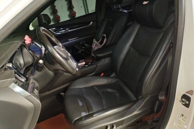 Used Cadillac XT5 2020 28T Luxury Version Left Front Seat