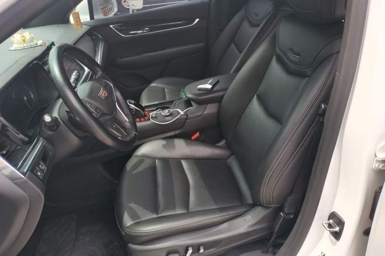 Used Cadillac XT5 2020 Revised Version 28T Luxury Edition Left Front Seat