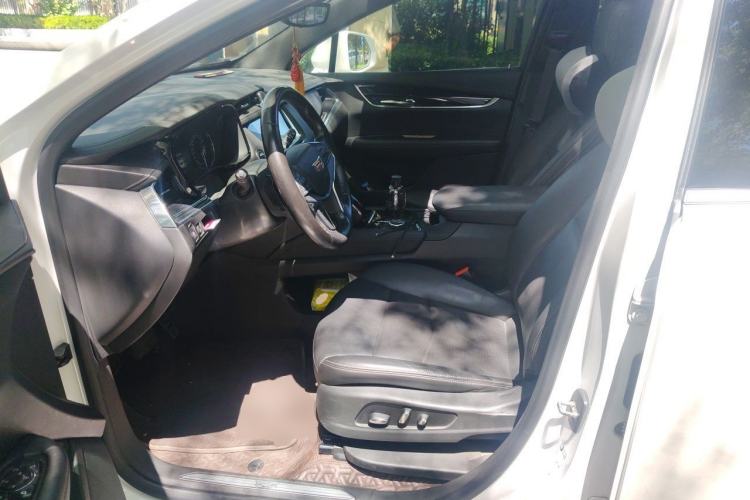 Used Cadillac XT5 2020 28T Luxury Version Left Front Seat