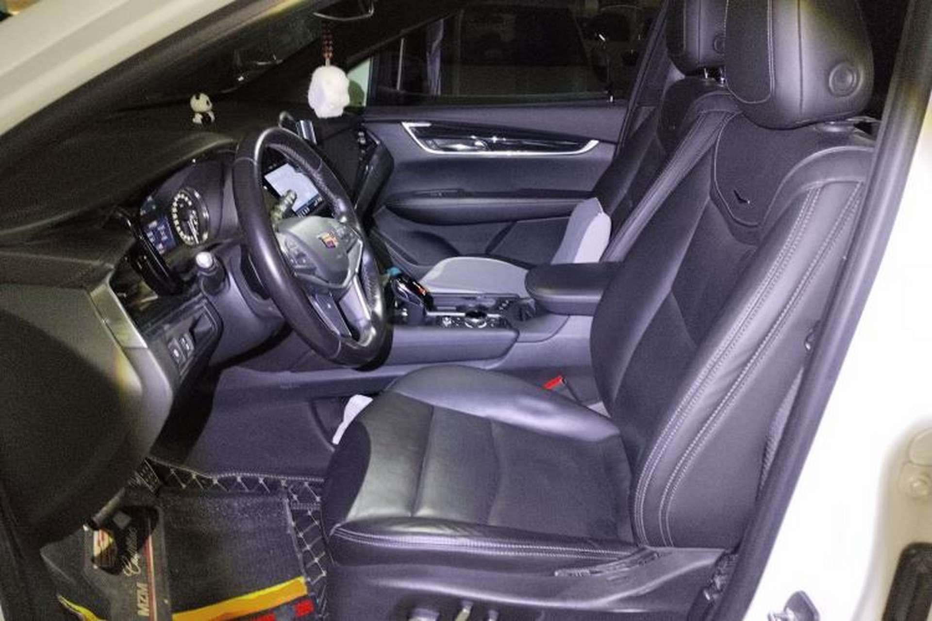 Used Cadillac XT5 2020 28T Luxury Version Left Front Seat