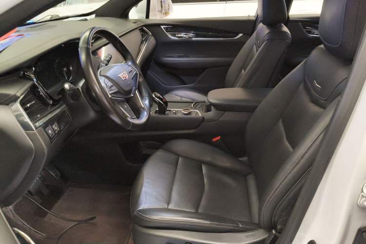 Used Cadillac XT5 2020 28T Luxury Version Left Front Seat