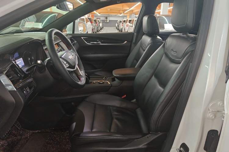 Used Cadillac XT5 2020 28T Luxury Version Left Front Seat