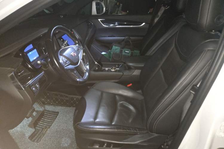 Used Cadillac XT5 2020 28T Luxury Version Left Front Seat