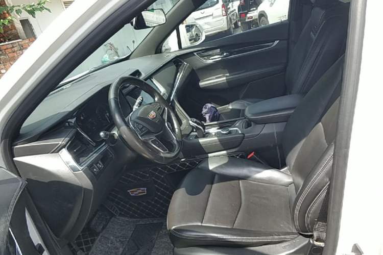 Used Cadillac XT5 2020 28T Luxury Version Left Front Seat