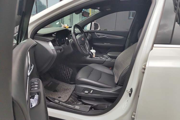 Used Cadillac XT5 2020 28T Tech Edition Left Front Seat