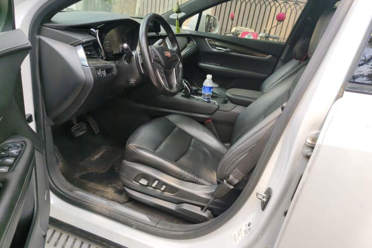 Used Cadillac XT5 2020 28T 4x4 Leading Sport Model Left Front Seat