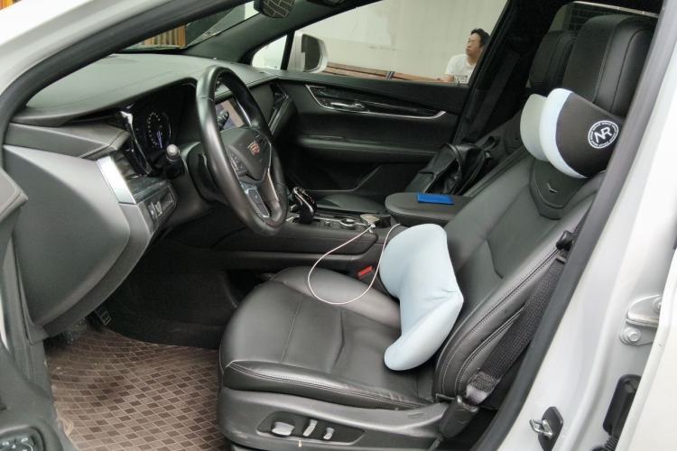 Used Cadillac XT5 2020 28T Luxury Version Left Front Seat