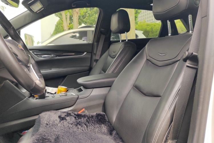 Used Cadillac XT5 2020 Revised Version 28T Luxury Edition Left Front Seat