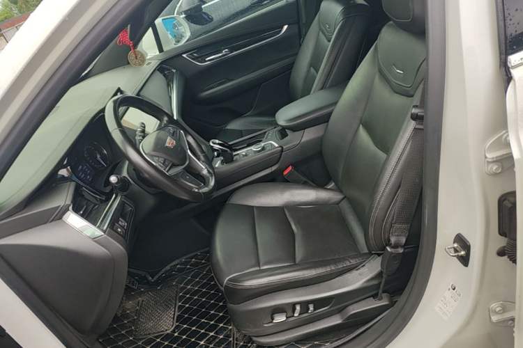 Used Cadillac XT5 2020 28T Luxury Version Left Front Seat