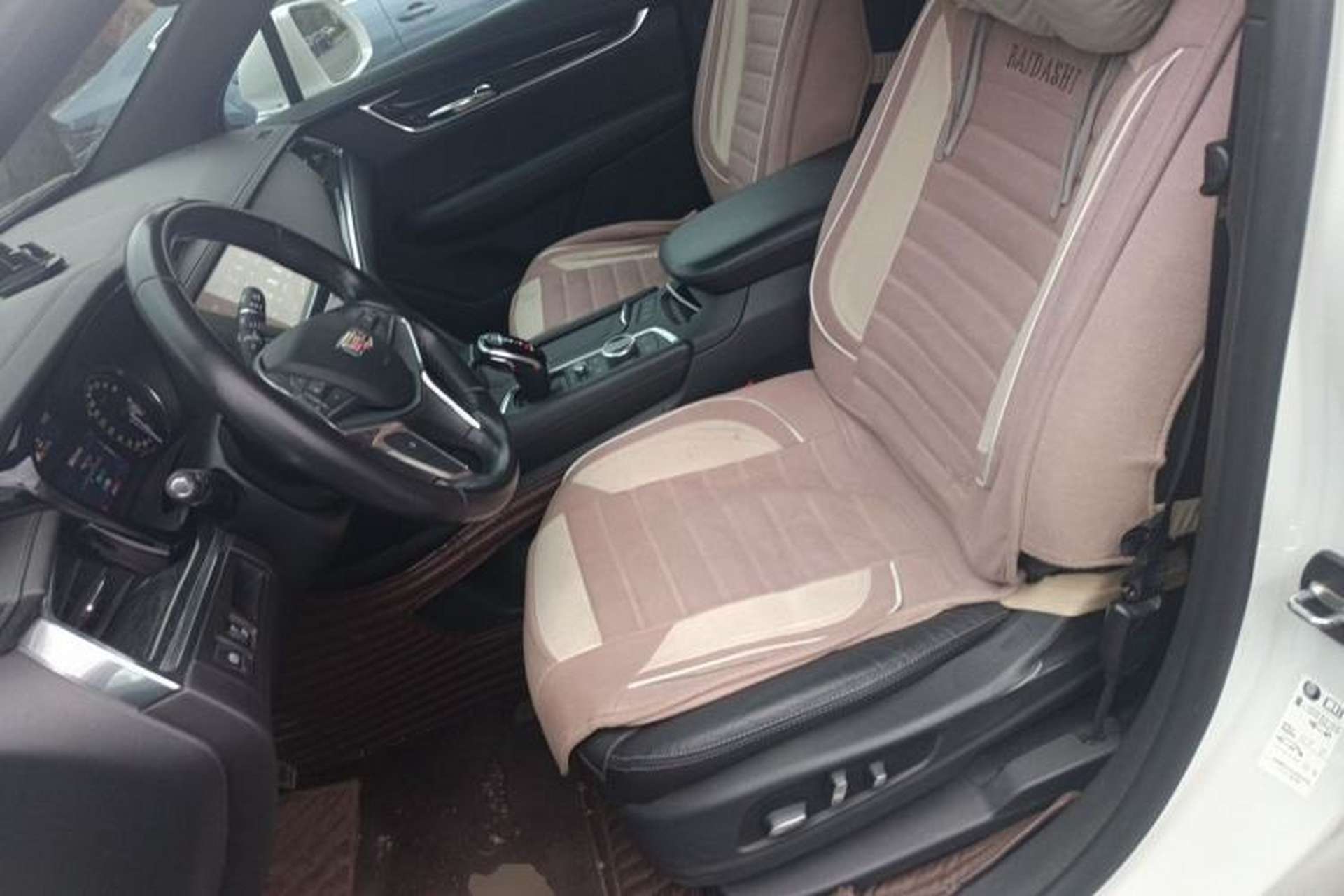 Used Cadillac XT5 2020 28T Luxury Version Left Front Seat