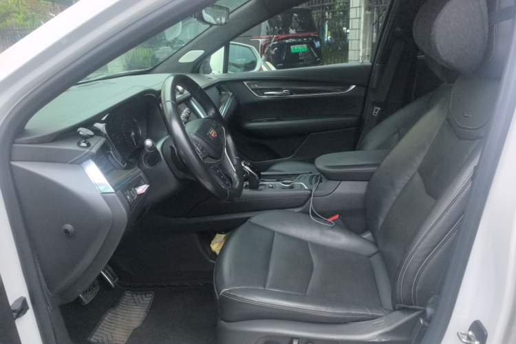 Used Cadillac XT5 2020 28T Luxury Version Left Front Seat
