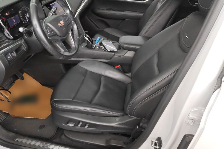 Used Cadillac XT5 2020 28T Luxury Version Left Front Seat