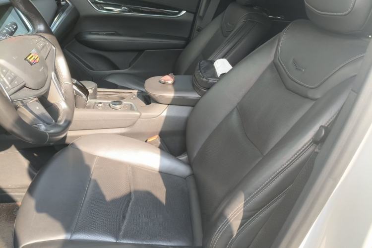 Used Cadillac XT5 2020 Revised Version 28T Luxury Edition Left Front Seat