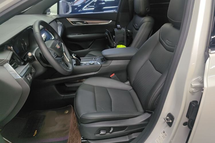 Used Cadillac XT5 2020 28T Tech Edition Left Front Seat