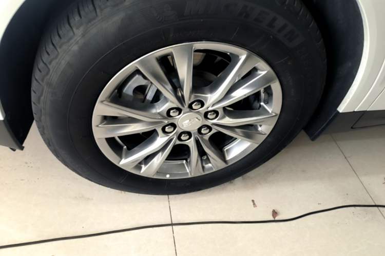 Used Cadillac XT5 2020 28T Four-Wheel Drive Luxury Version Left Front Wheel Hub