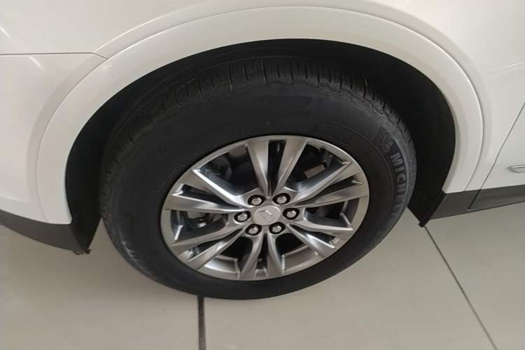 Used Cadillac XT5 2020 Revised Version 28T Luxury Edition Left Front Wheel Hub