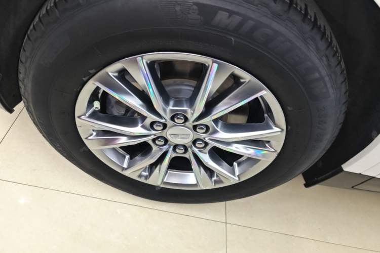 Used Cadillac XT5 2020 28T Four-Wheel Drive Luxury Version Left Front Wheel Hub