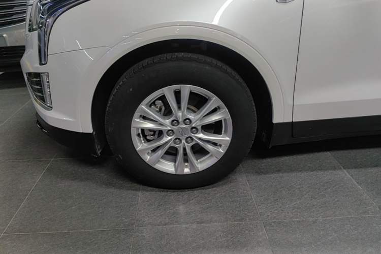 Used Cadillac XT5 2020 28T Tech Edition Left Front Wheel Hub