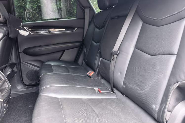 Used Cadillac XT5 2020 28T Luxury Version Left Rear Seat