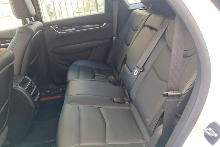 Used Cadillac XT5 2020 28T Luxury Version Left Rear Seat
