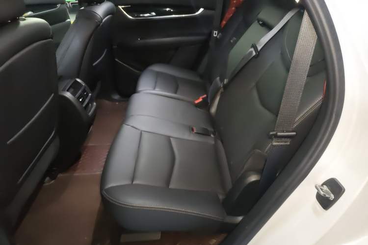 Used Cadillac XT5 2020 28T Luxury Version Left Rear Seat