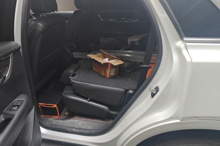 Used Cadillac XT5 2020 28T Luxury Version Left Rear Seat