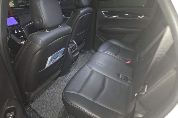 Used Cadillac XT5 2020 28T Four-Wheel Drive Luxury Version Left Rear Seat