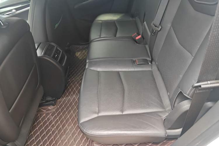 Used Cadillac XT5 2020 28T Luxury Version Left Rear Seat