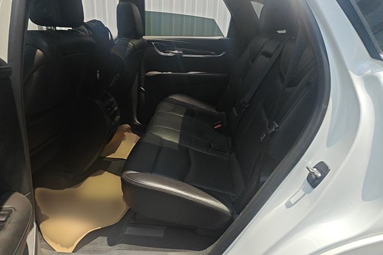 Used Cadillac XT5 2020 28T Four-Wheel Drive Luxury Version Left Rear Seat