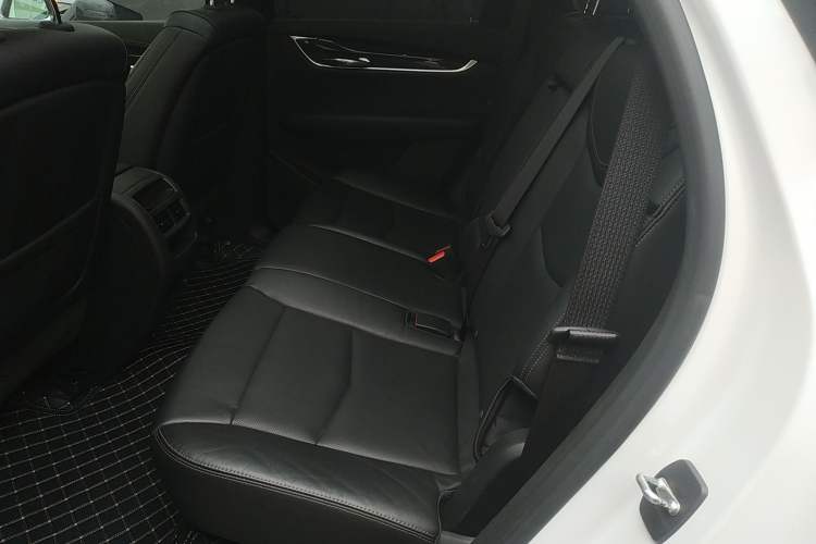 Used Cadillac XT5 2020 28T Luxury Version Left Rear Seat