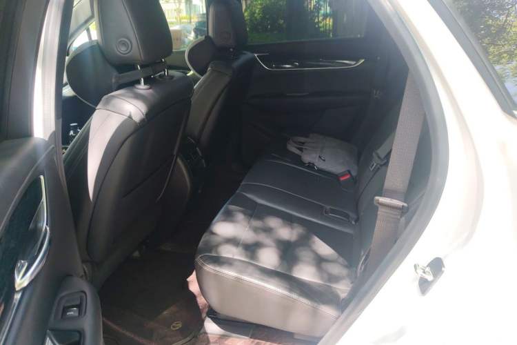 Used Cadillac XT5 2020 28T Luxury Version Left Rear Seat