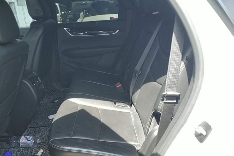 Used Cadillac XT5 2020 28T Luxury Version Left Rear Seat