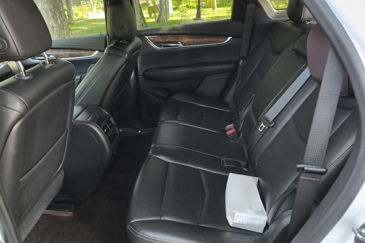 Used Cadillac XT5 2020 28T Four-Wheel Drive Luxury Version Left Rear Seat