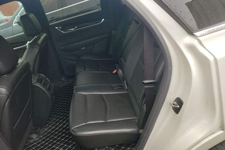Used Cadillac XT5 2020 28T Luxury Version Left Rear Seat