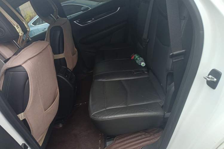 Used Cadillac XT5 2020 28T Luxury Version Left Rear Seat