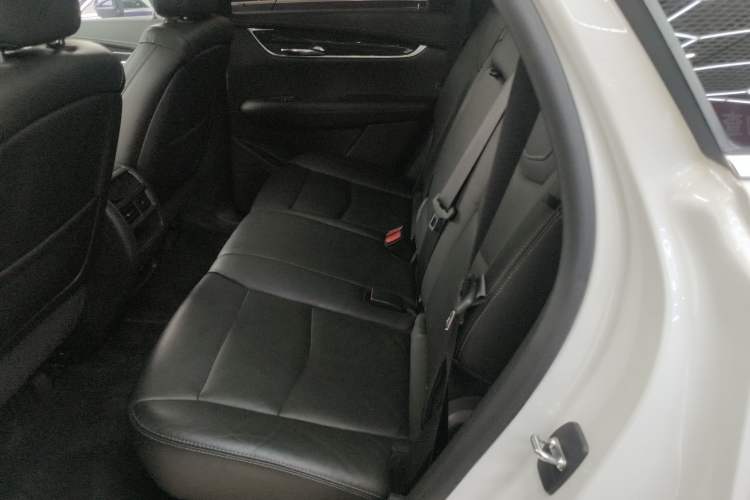 Used Cadillac XT5 2020 28T Luxury Version Left Rear Seat