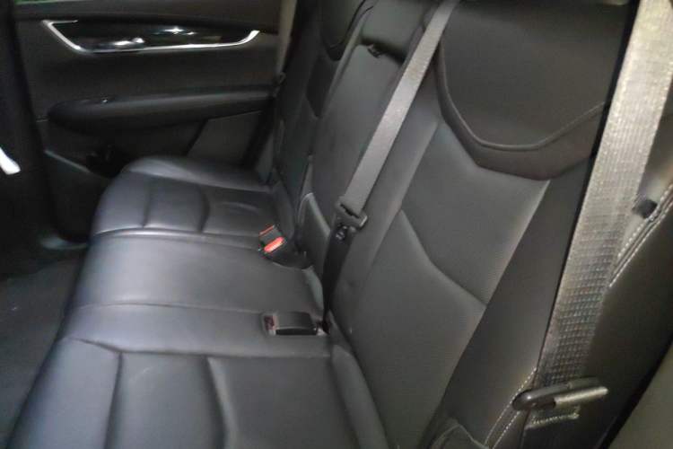 Used Cadillac XT5 2020 28T Luxury Version Left Rear Seat