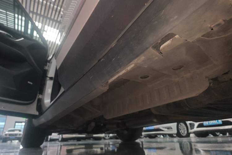 Used Cadillac XT5 2020 Revised Version 28T Luxury Edition Left Side Sill