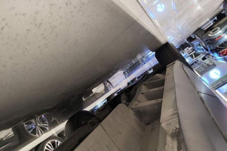 Used Cadillac XT5 2020 28T Luxury Version Left Side Sill