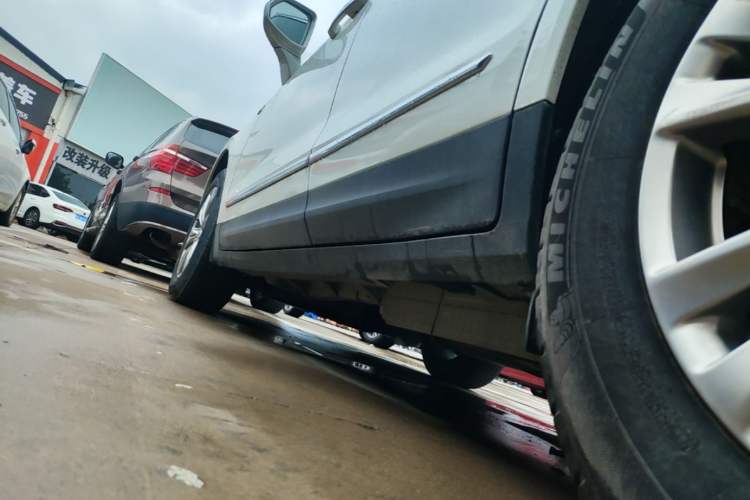 Used Cadillac XT5 2020 28T Luxury Version Left Side Sill