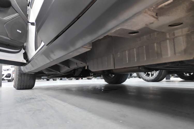 Used Cadillac XT5 2020 28T Luxury Version Left Side Sill