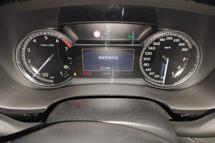 Used Cadillac XT5 2020 28T Luxury Version Odometer Close Up