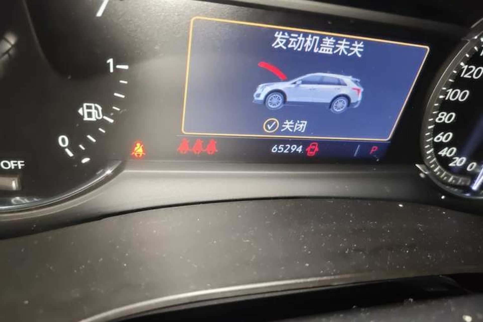 Used Cadillac XT5 2020 28T Luxury Version Odometer Close Up